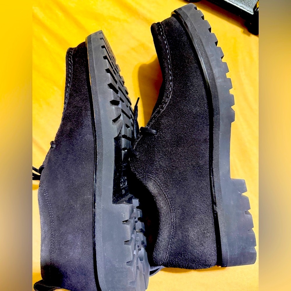 Coach Men’s Black suede  chuka style  shoe Sleek size 11 v like new